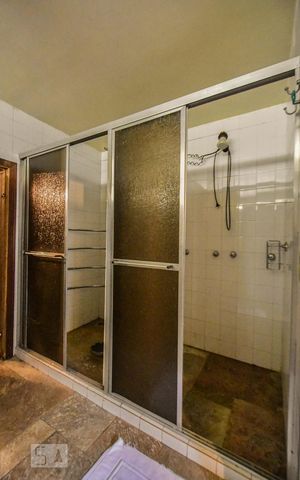 Casa para alugar com 680m², 5 quartos e 4 vagas Casa para alugar com 680m², 5 quartos e 4 vagasBalneário