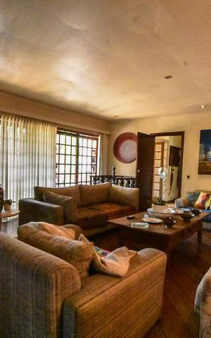 Casa para alugar com 680m², 5 quartos e 4 vagas Casa para alugar com 680m², 5 quartos e 4 vagasSala