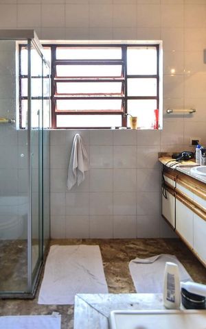Casa para alugar com 680m², 5 quartos e 4 vagas Casa para alugar com 680m², 5 quartos e 4 vagasBanheiro Suíte 02