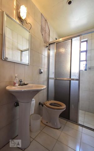 Casa para alugar com 680m², 5 quartos e 4 vagas Casa para alugar com 680m², 5 quartos e 4 vagasBanheiro 04
