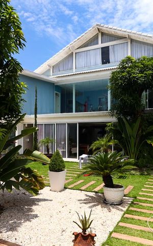 Casa de condomínio à venda com 700m², 5 quartos e 7 vagas Casa de condomínio à venda com 700m², 5 quartos e 7 vagasÁrea Externa - Fachada