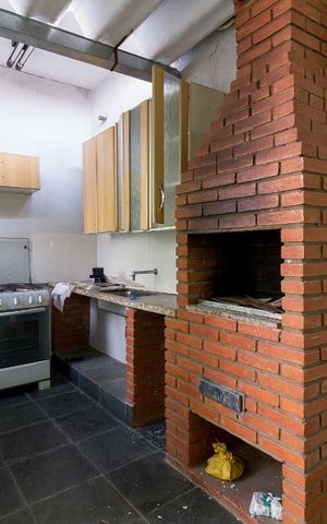 Casa à venda com 160m², 5 quartos e 4 vagasChurrasqueira