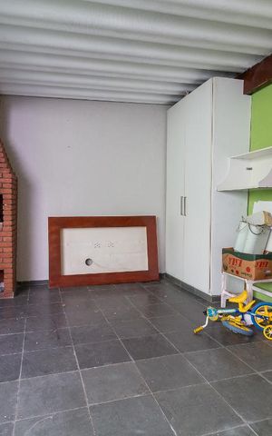 Casa à venda com 160m², 5 quartos e 4 vagasÁrea de serviço superior