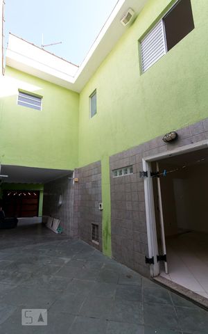 Casa à venda com 160m², 5 quartos e 4 vagasÁrea externa lateral