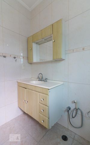 Casa à venda com 160m², 5 quartos e 4 vagasBanheiro quarto 2 suíte
