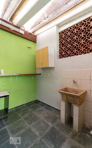 Casa à venda com 160m², 5 quartos e 4 vagasÁrea de serviço superior