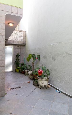 Casa à venda com 160m², 5 quartos e 4 vagasÁrea externa lateral