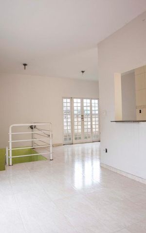 Casa à venda com 120m², 3 quartos e 5 vagassala