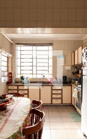 Casa para alugar com 250m², 5 quartos e 2 vagas Casa para alugar com 250m², 5 quartos e 2 vagasCozinha
