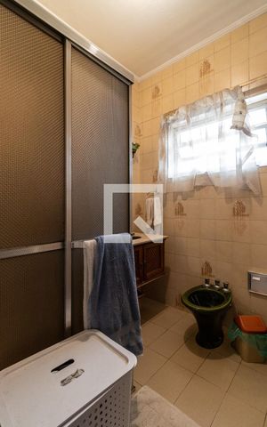 Casa para alugar com 250m², 5 quartos e 2 vagas Casa para alugar com 250m², 5 quartos e 2 vagasBanheiro 2