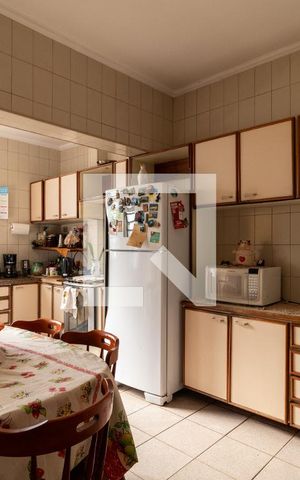 Casa para alugar com 250m², 5 quartos e 2 vagas Casa para alugar com 250m², 5 quartos e 2 vagasCozinha
