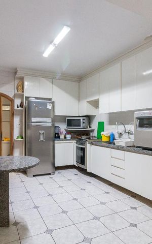 Casa para alugar com 240m², 3 quartos e 2 vagasCozinha