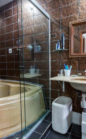 Casa para alugar com 240m², 3 quartos e 2 vagasBanheiro social