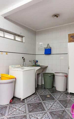 Casa para alugar com 240m², 3 quartos e 2 vagasÁrea de serviço