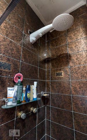 Casa para alugar com 240m², 3 quartos e 2 vagasBanheiro social - chuveiro