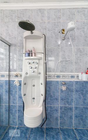 Casa para alugar com 240m², 3 quartos e 2 vagasBanheiro quarto 3 suíte - chuveiros