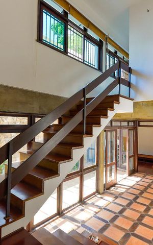 Casa à venda com 274m², 4 quartos e 6 vagas Casa à venda com 274m², 4 quartos e 6 vagasHall Entrada