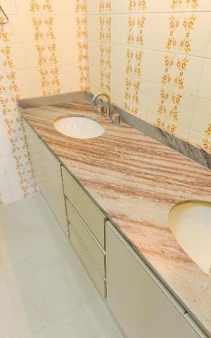 Casa à venda com 274m², 4 quartos e 6 vagas Casa à venda com 274m², 4 quartos e 6 vagasBanheiro Suíte 2