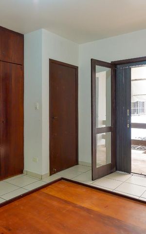 Casa à venda com 274m², 4 quartos e 6 vagas Casa à venda com 274m², 4 quartos e 6 vagasSuíte 2