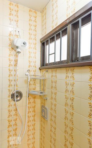 Casa à venda com 274m², 4 quartos e 6 vagas Casa à venda com 274m², 4 quartos e 6 vagasBanheiro Suíte 2