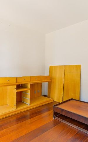 Casa à venda com 274m², 4 quartos e 6 vagas Casa à venda com 274m², 4 quartos e 6 vagasSala TV