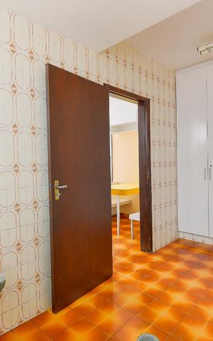 Casa à venda com 274m², 4 quartos e 6 vagas Casa à venda com 274m², 4 quartos e 6 vagasArea Serviço