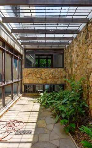 Casa à venda com 274m², 4 quartos e 6 vagas Casa à venda com 274m², 4 quartos e 6 vagasJardim Inverno