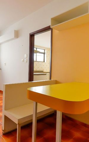 Casa à venda com 274m², 4 quartos e 6 vagas Casa à venda com 274m², 4 quartos e 6 vagasCopa