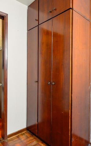 Casa à venda com 274m², 4 quartos e 6 vagas Casa à venda com 274m², 4 quartos e 6 vagasQuarto Serviço