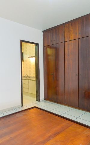 Casa à venda com 274m², 4 quartos e 6 vagas Casa à venda com 274m², 4 quartos e 6 vagasSuíte 2
