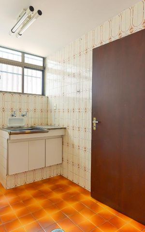 Casa à venda com 274m², 4 quartos e 6 vagas Casa à venda com 274m², 4 quartos e 6 vagasArea Serviço