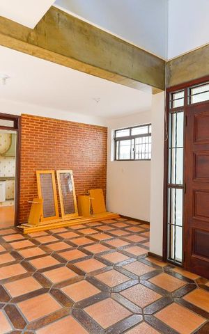 Casa à venda com 274m², 4 quartos e 6 vagas Casa à venda com 274m², 4 quartos e 6 vagasHall Entrada