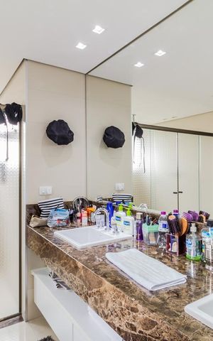Apartamento à venda com 262m², 3 quartos e 5 vagasBanheiro da primeira suíte