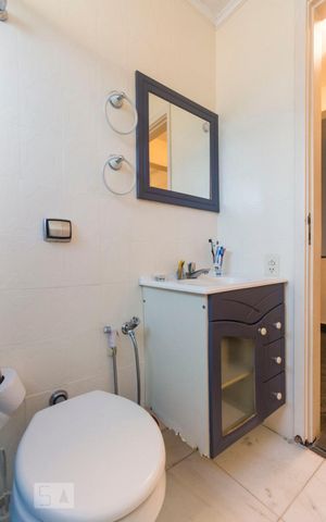 Casa para alugar com 220m², 4 quartos e 2 vagasBanheiro Social
