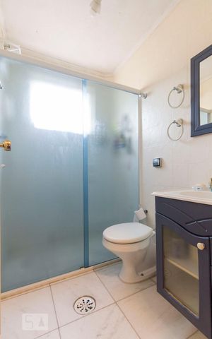 Casa para alugar com 220m², 4 quartos e 2 vagasBanheiro Social
