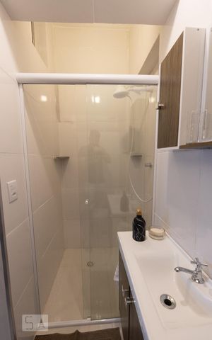Studio para alugar com 32m², 1 quarto e sem vaga Studio para alugar com 32m², 1 quarto e sem vagaBanheiro Social