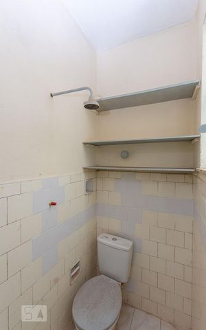 Apartamento para alugar com 40m², 2 quartos e 1 vaga Apartamento para alugar com 40m², 2 quartos e 1 vagaBanheiro de Serviço