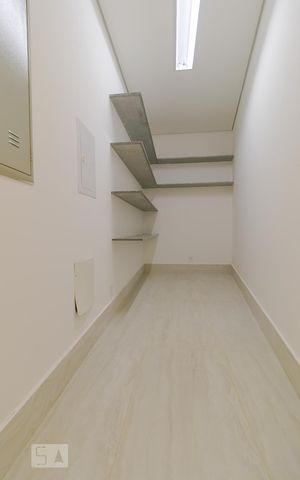 Casa de condomínio à venda com 472m², 3 quartos e 4 vagas Casa de condomínio à venda com 472m², 3 quartos e 4 vagasDespensa