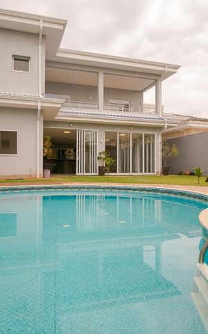Casa de condomínio à venda com 472m², 3 quartos e 4 vagas Casa de condomínio à venda com 472m², 3 quartos e 4 vagasPiscina