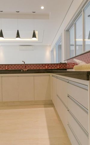 Casa de condomínio à venda com 472m², 3 quartos e 4 vagas Casa de condomínio à venda com 472m², 3 quartos e 4 vagasCozinha