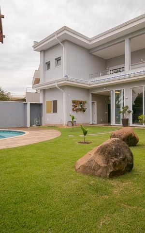 Casa de condomínio à venda com 472m², 3 quartos e 4 vagas Casa de condomínio à venda com 472m², 3 quartos e 4 vagasQuintal