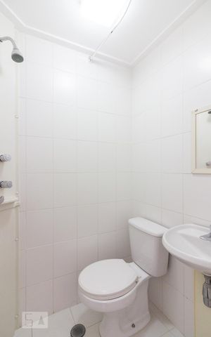 Apartamento para alugar com 205m², 3 quartos e 4 vagasBanheiro de Serviço