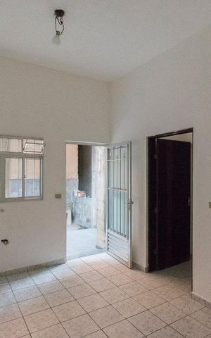 Casa à venda com 230m², 4 quartos e 5 vagas Casa à venda com 230m², 4 quartos e 5 vagasSala