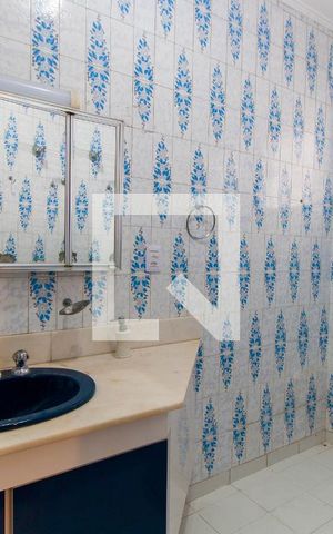 Casa à venda com 300m², 4 quartos e 2 vagas Casa à venda com 300m², 4 quartos e 2 vagasBanheiro da Suíte