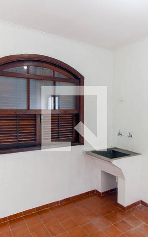 Casa à venda com 300m², 4 quartos e 2 vagas Casa à venda com 300m², 4 quartos e 2 vagasQuarto de Serviço