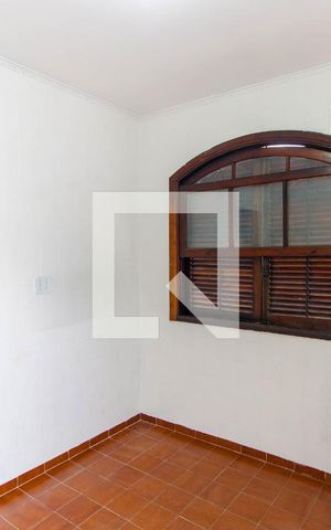 Casa à venda com 300m², 4 quartos e 2 vagas Casa à venda com 300m², 4 quartos e 2 vagasQuarto de Serviço
