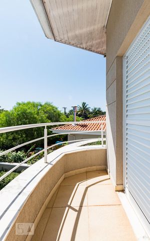 Casa de condomínio à venda com 350m², 4 quartos e 4 vagas Casa de condomínio à venda com 350m², 4 quartos e 4 vagasVaranda Suíte 1