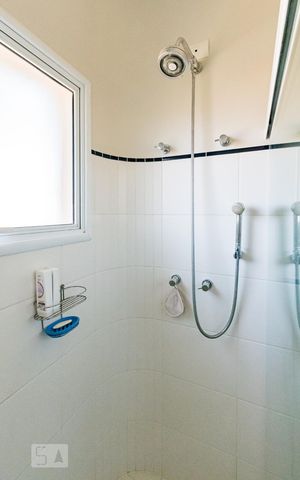 Casa de condomínio à venda com 350m², 4 quartos e 4 vagas Casa de condomínio à venda com 350m², 4 quartos e 4 vagasBanheiro