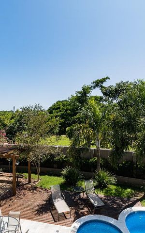 Casa de condomínio à venda com 350m², 4 quartos e 4 vagas