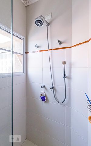 Casa de condomínio à venda com 350m², 4 quartos e 4 vagas Casa de condomínio à venda com 350m², 4 quartos e 4 vagasBanheiro